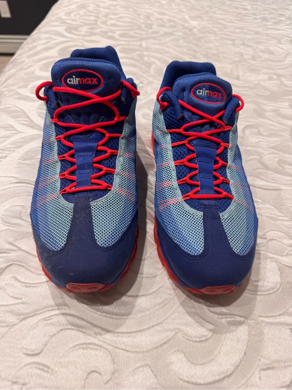 Air max mens 10.5 Blue Sneakers with Red Accents - Picture 5 of 7